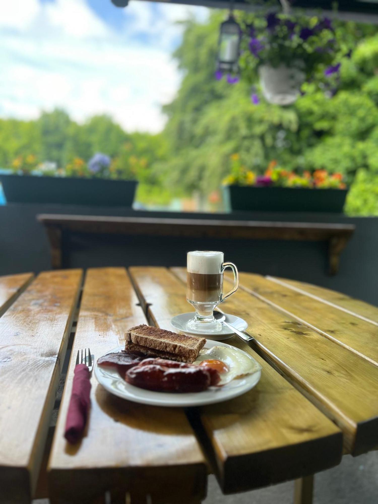 The Coach House Inn Moycullen Экстерьер фото